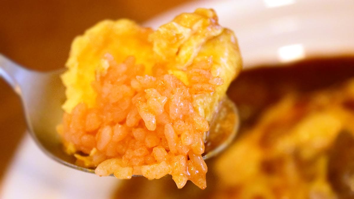 たまごはふわっふわで口の中でとろけます。