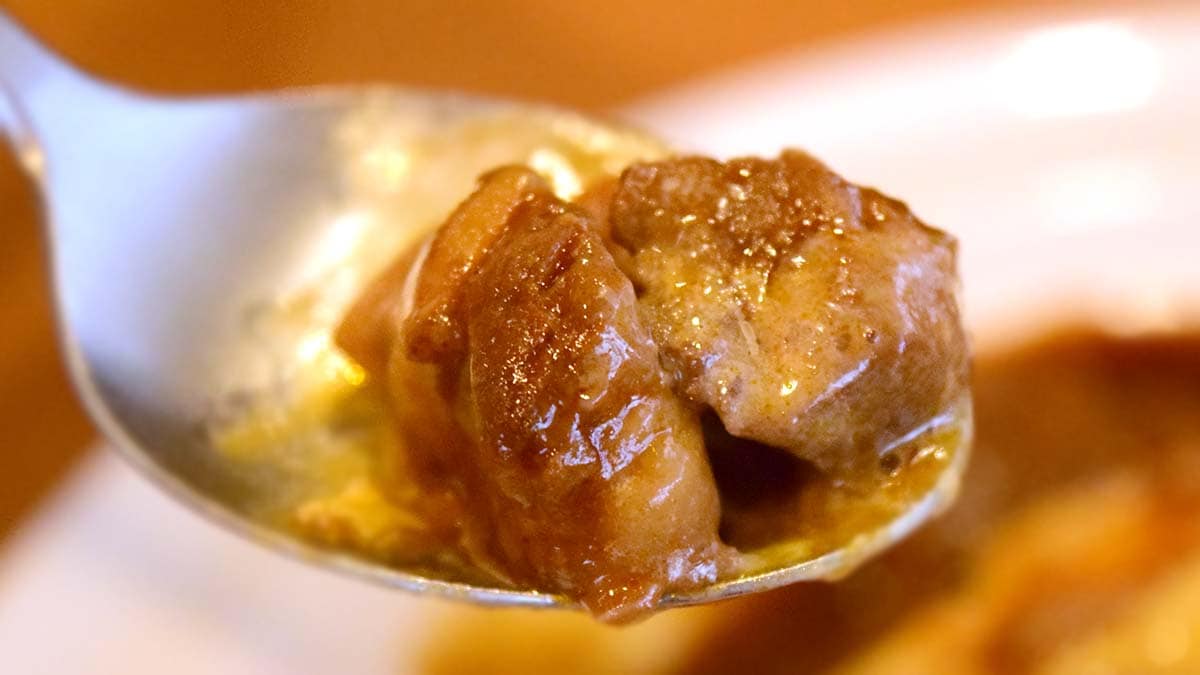 ダイス状のビーフはやわらかく煮込まれていて、ほろほろと口の中で崩れていきます。