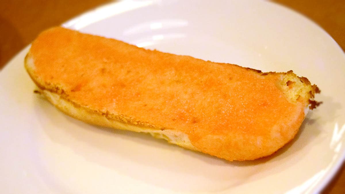 「焼きたて明太トースト」のパン生地は思ったよりも歯切れがよく、明太子の辛さもほどほど。