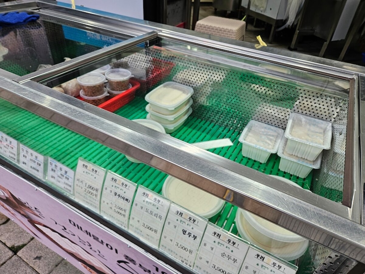 韓国、街の豆腐屋
