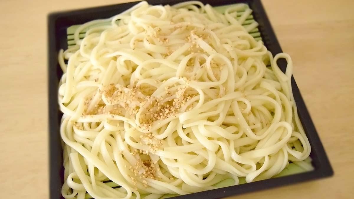 自宅にストックしていたうどん（乾麺）との組み合わせも良くマッチしています。
