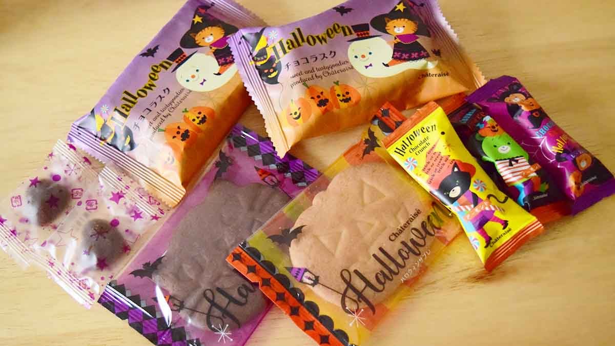 ハロウィンチョコクラスク、ハロウィンサブレ（かぼちゃ・黒ねこ）、ハロウィンパッケージのチョコレートクランチ、ハロウィンパッケージのアーモンドミルクチョコ入り。