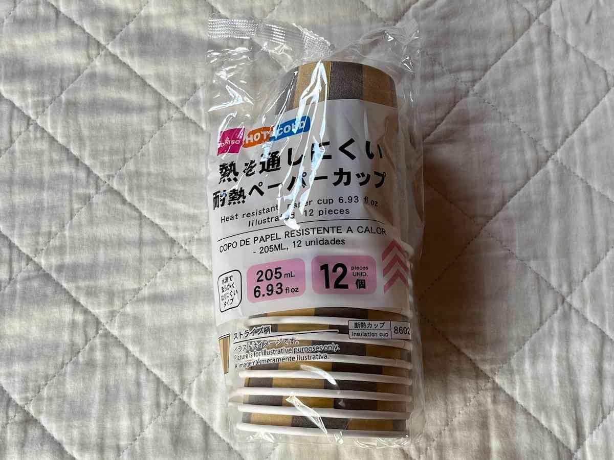 ダイソーの「耐熱ペーパーカップ（205mL、柄付、12個）」