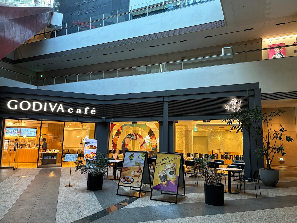東急スクエア ステーションコア 地下3階にある「GODIVA cafe Minatomirai」(筆者撮影)