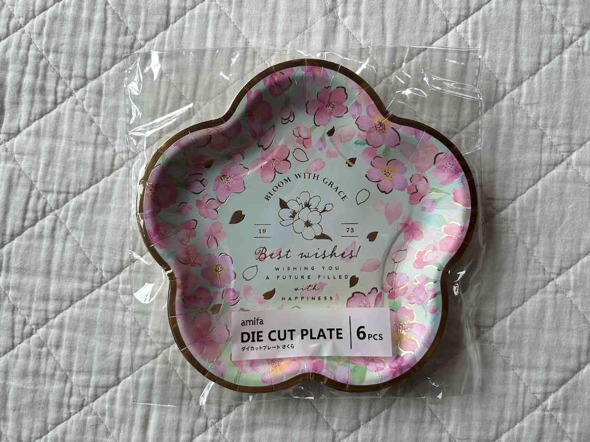 セリアの「ダイカットプレート 6P さくら」