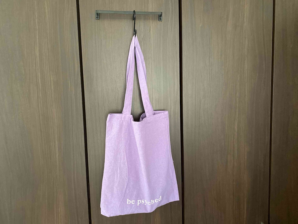 トートバッグに入れて浮かせる×目隠し収納に