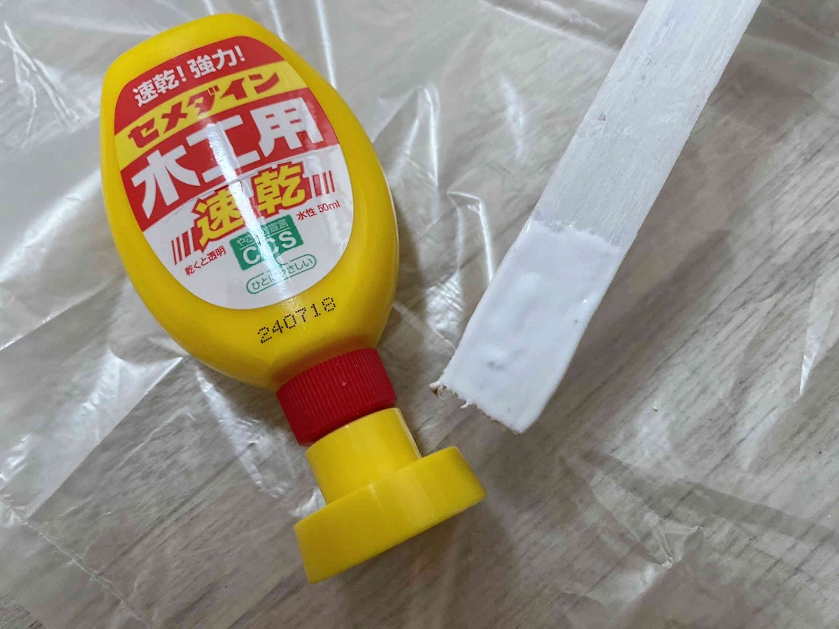 5.木製フェンスと木製トレイをくっつける