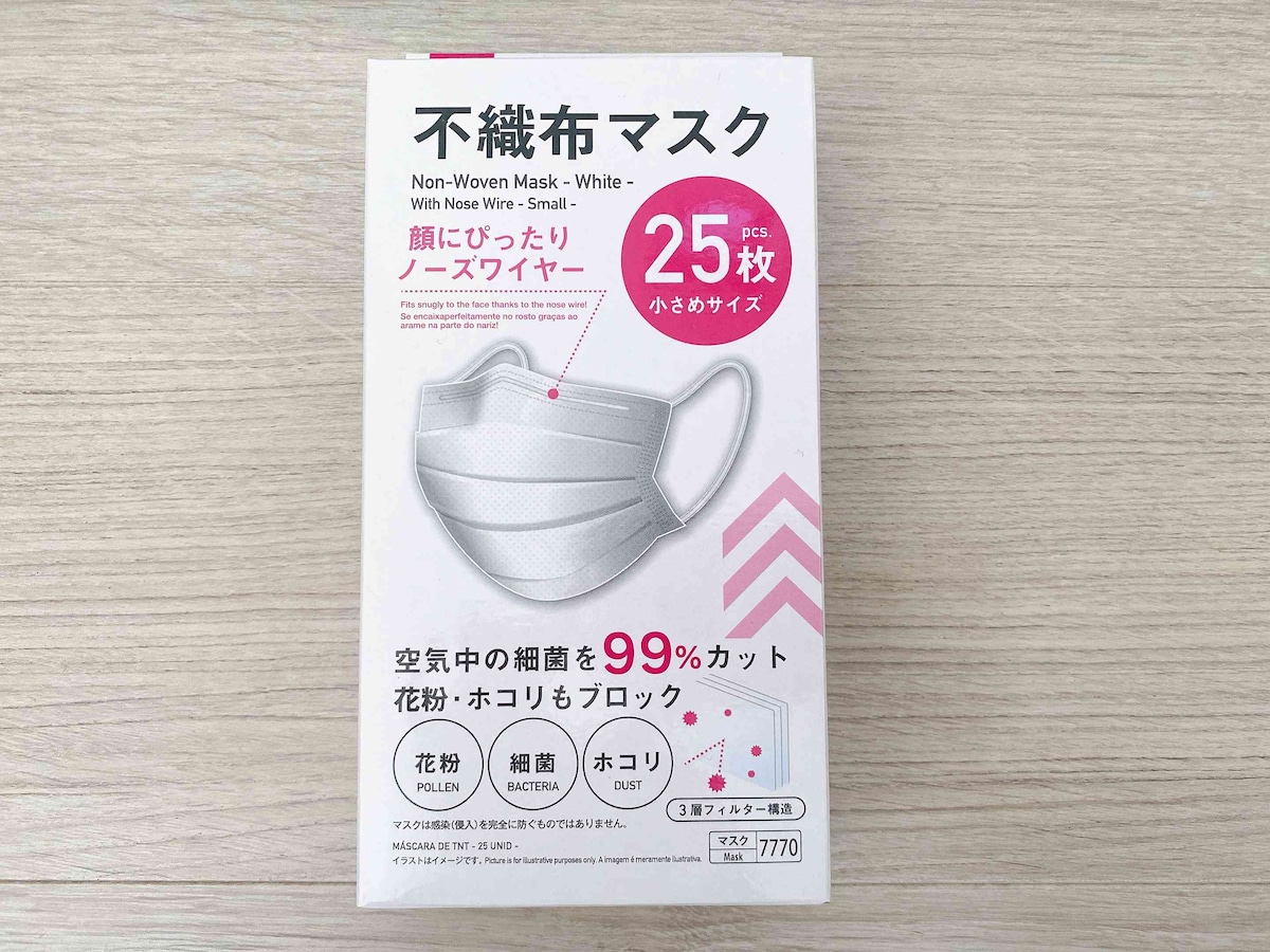 25枚で100円の圧倒的高コスパ「不織布マスク 小さめサイズ」