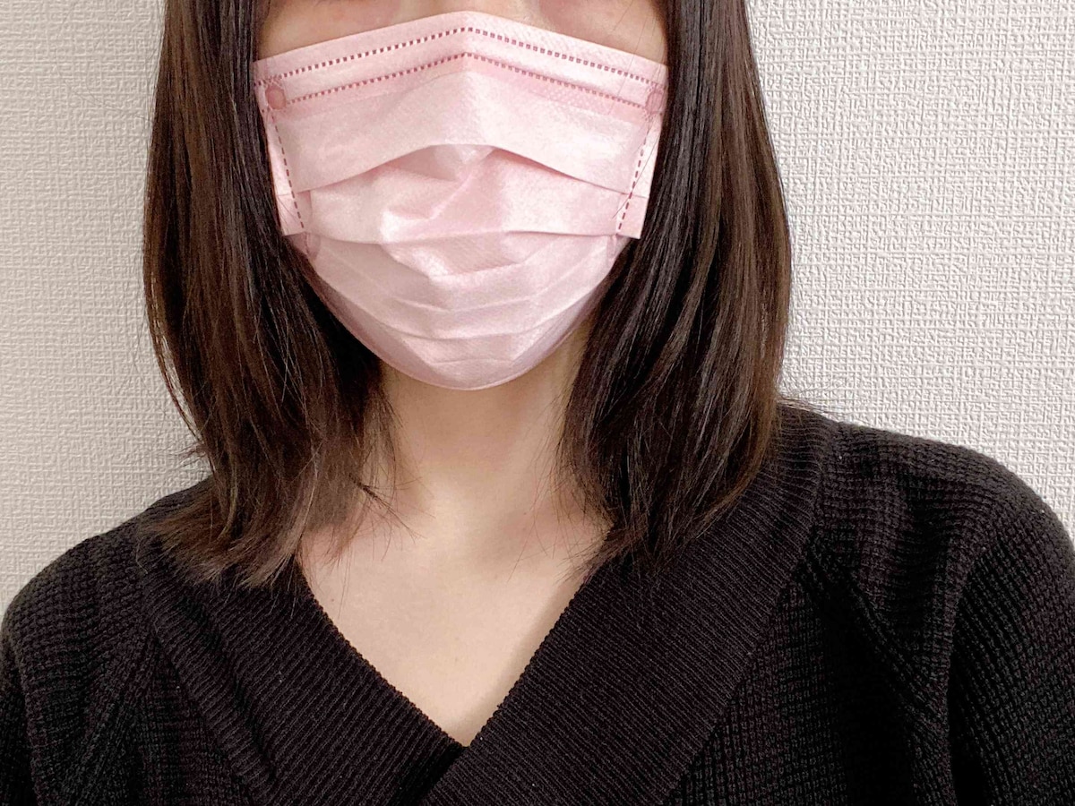 耳ひもの伸縮がきつめで「小顔に見せます！」という気概を感じる