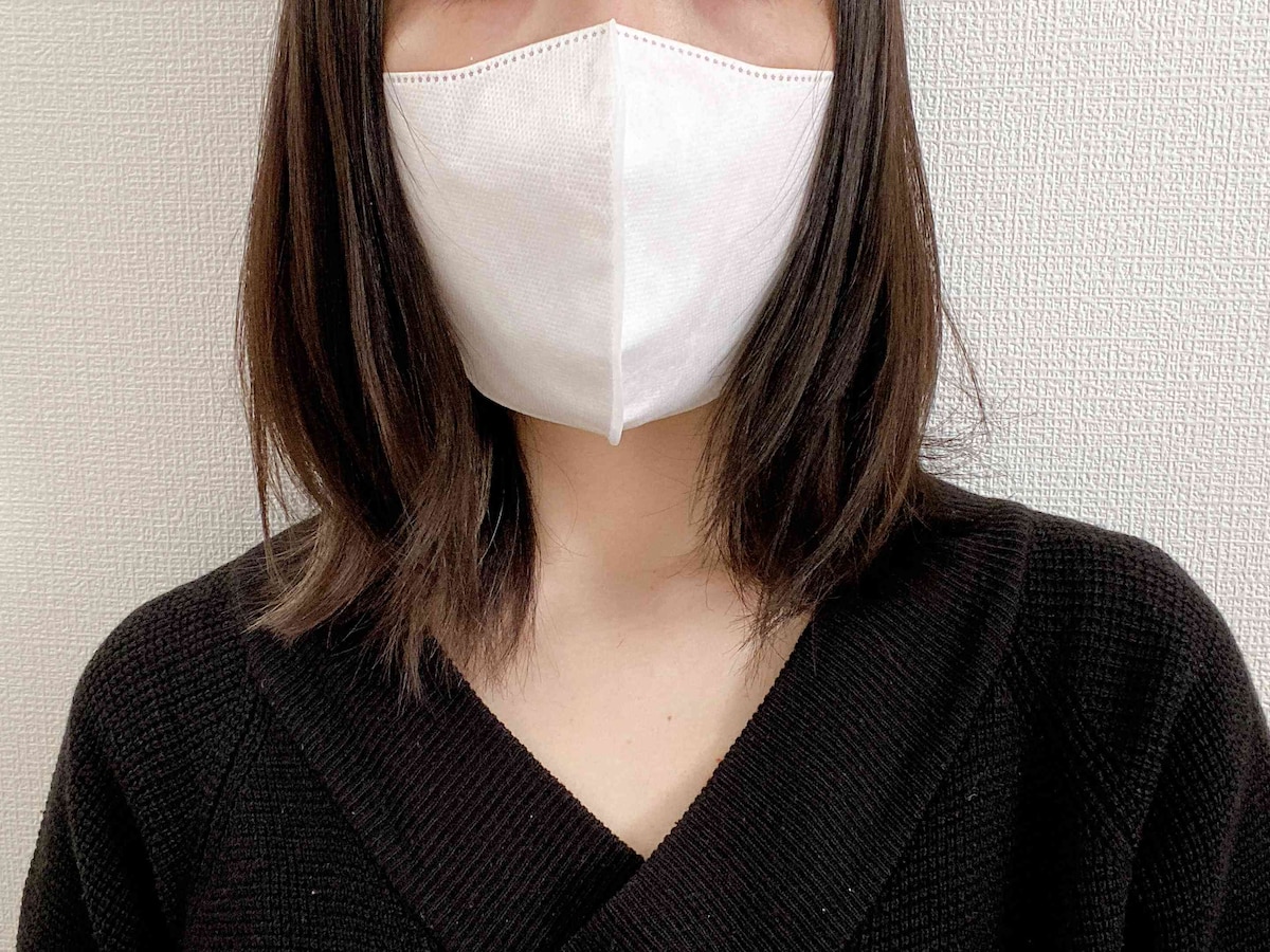 小顔効果は感じるものの、耳ひもが短めで伸縮がきついため、長時間の着用には不向き
