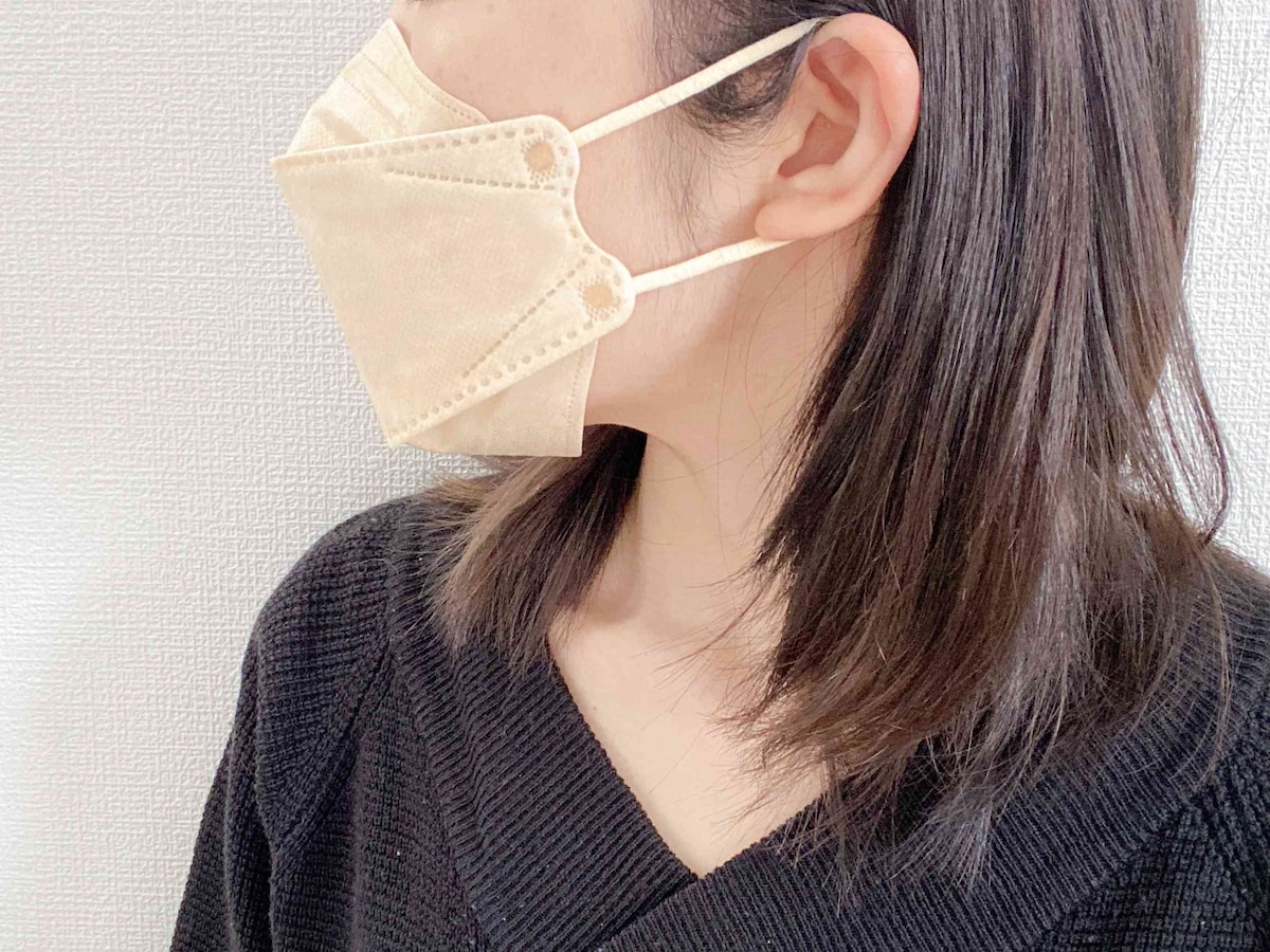 耳ひも部分は太め。長時間付けても耳が痛くなりにくい