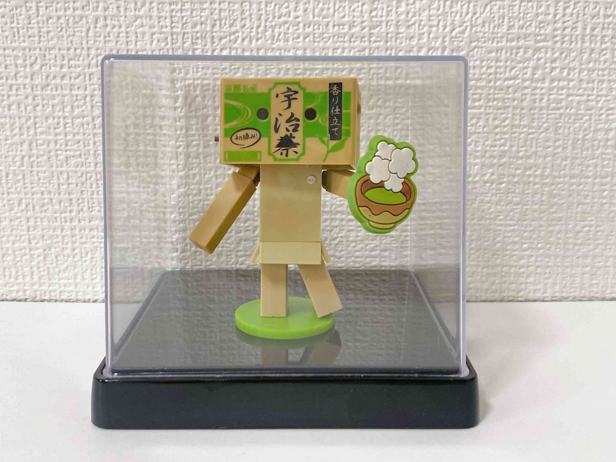 ガチャガチャなどの小さめフィギュアをおしゃれに飾れる「コレクションケース・ミニ」