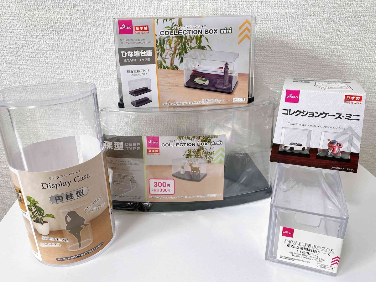 ダイソーの「透明収納ケース」を使って大切なグッズを整理整頓しながらおしゃれに飾って