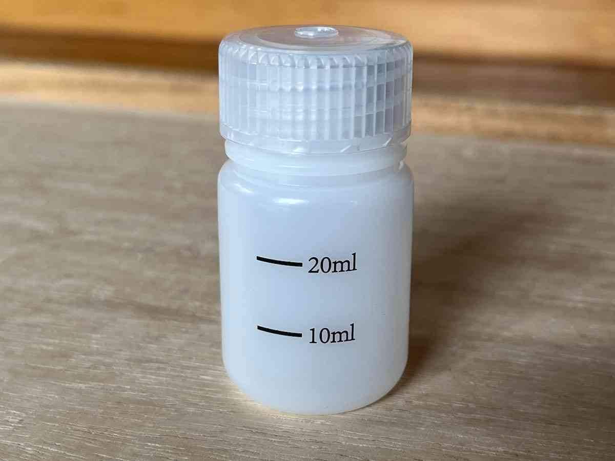 ダイソーの「調味料入れ（30mL、2個）」は目盛り付き