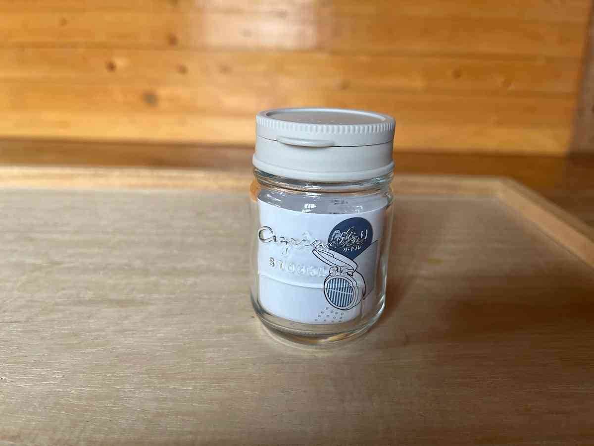 ダイソーの「デザインガラス 粉振りボトル」