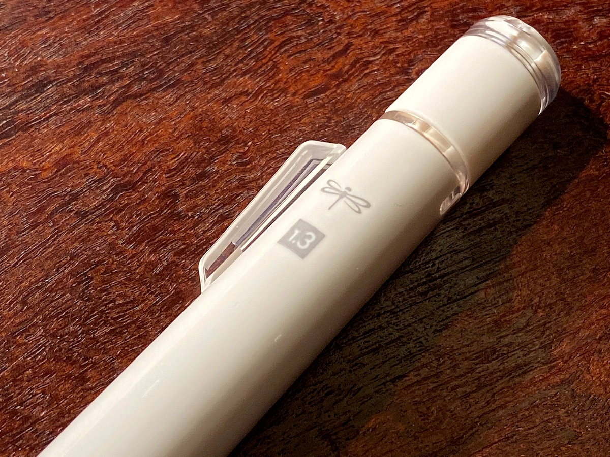 モノワークの軸のアップ。最小限のデータのみが印刷されている