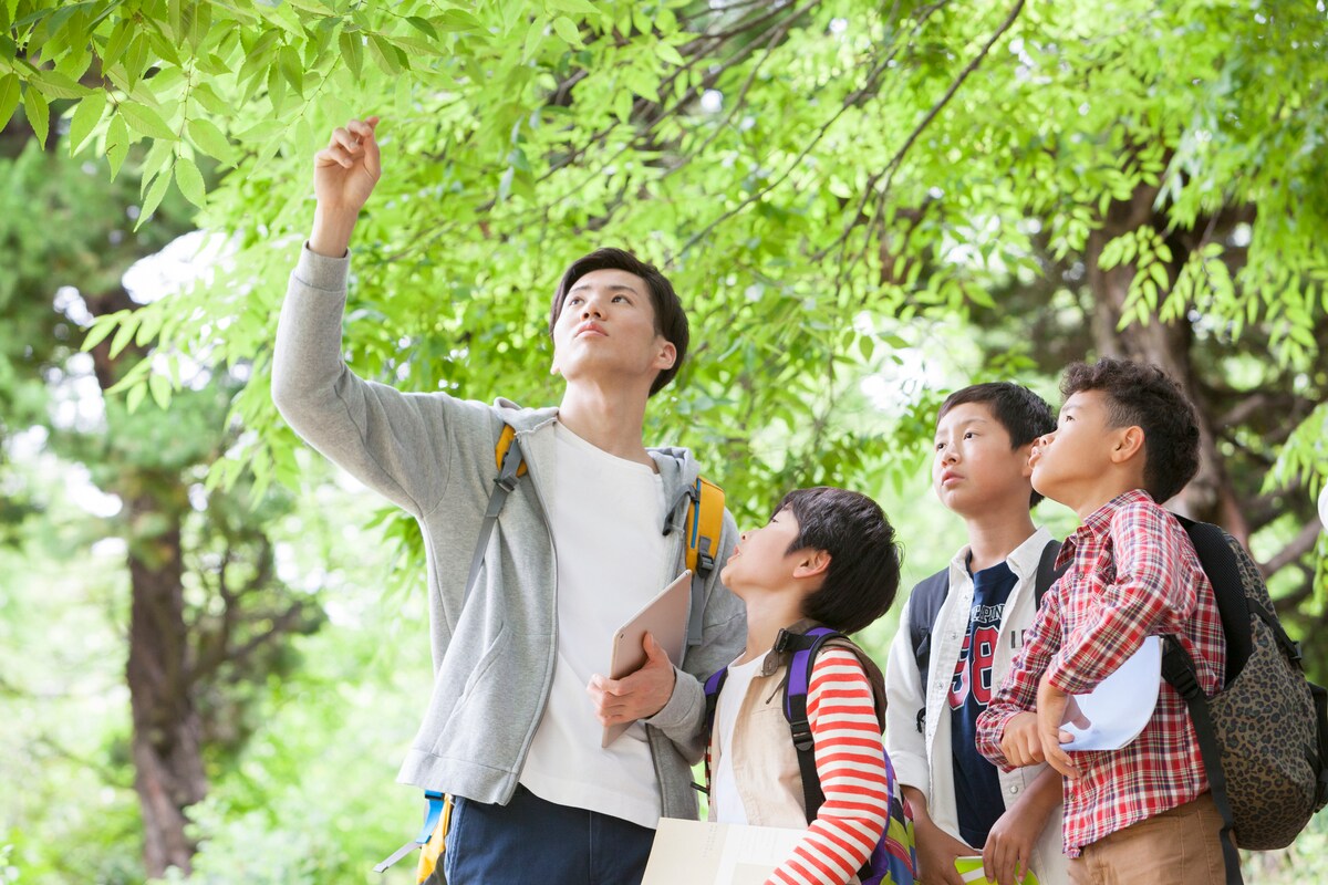 教員はやりがいのある仕事だが、過重労働と低賃金からブラックな職種とも言われている