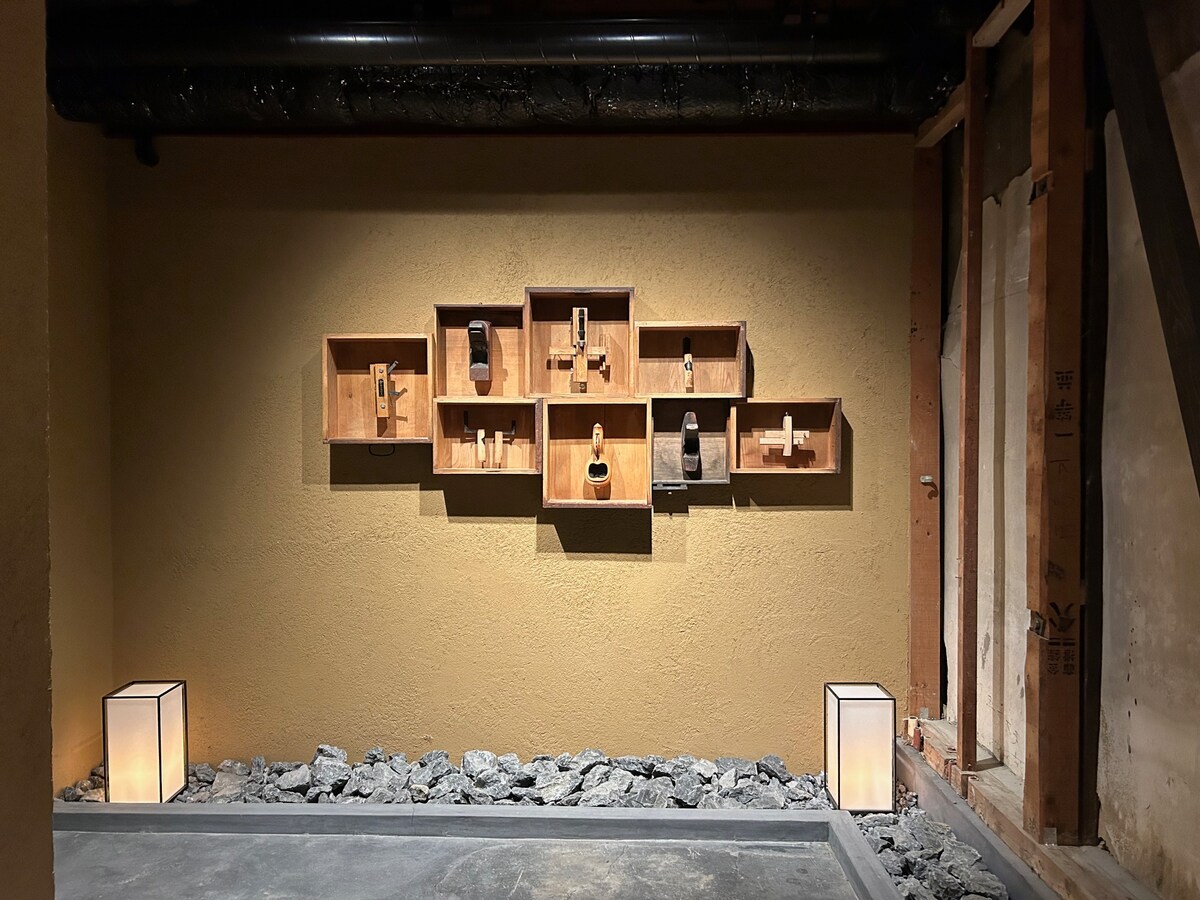 鉋のオブジェ