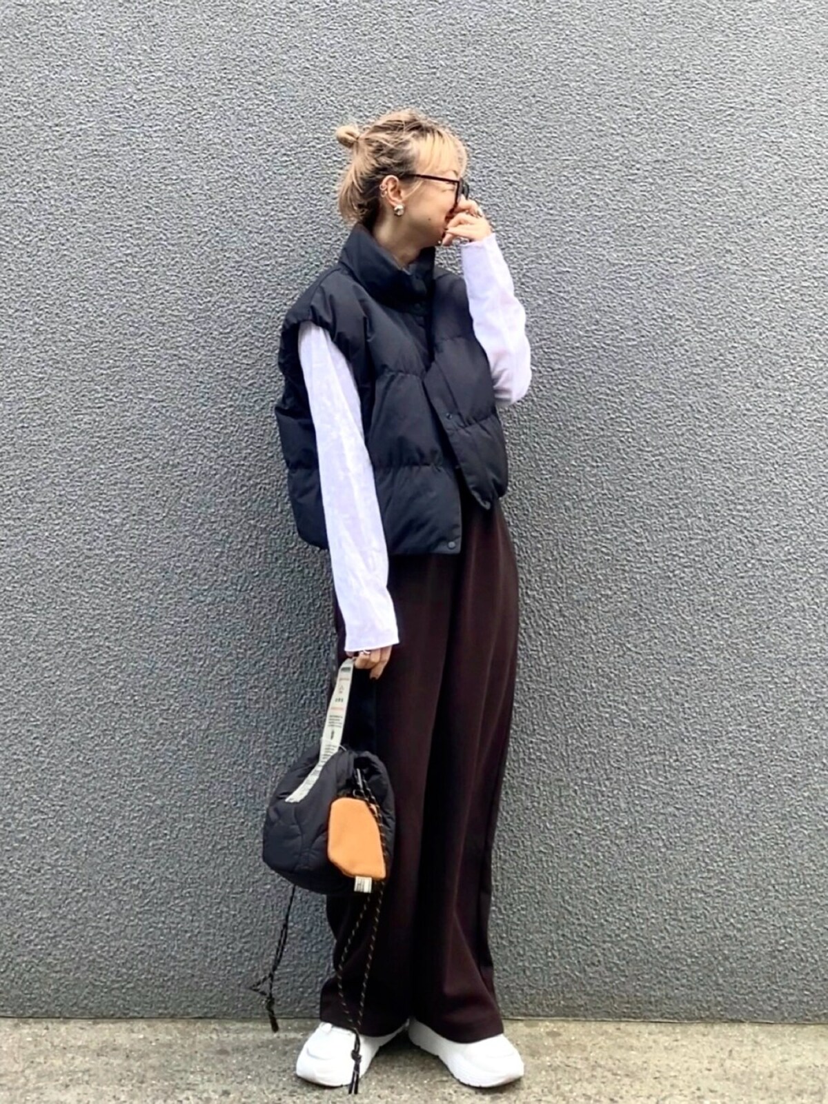 軽くてさっと羽織ることのできるダウンベストが狙い目　出典：WEAR