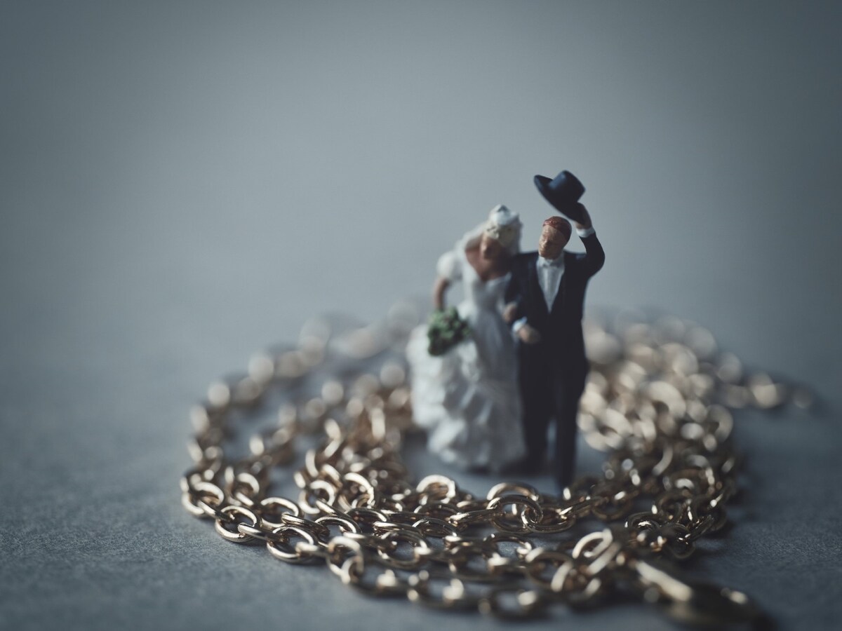 結婚後に態度が豹変、妻を支配しようとする男性たちがこの世には存在する
