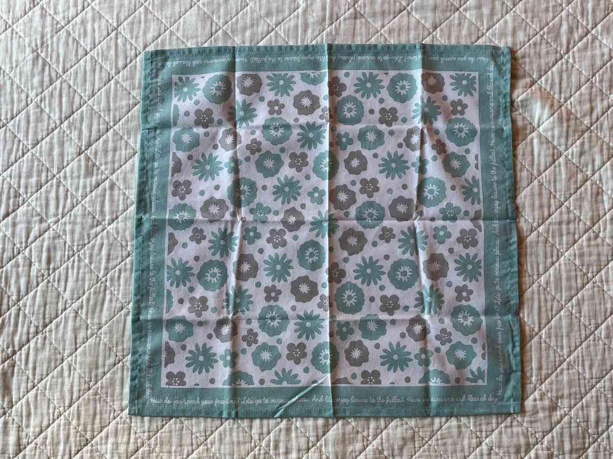 セリアの「バンダナ 花柄」