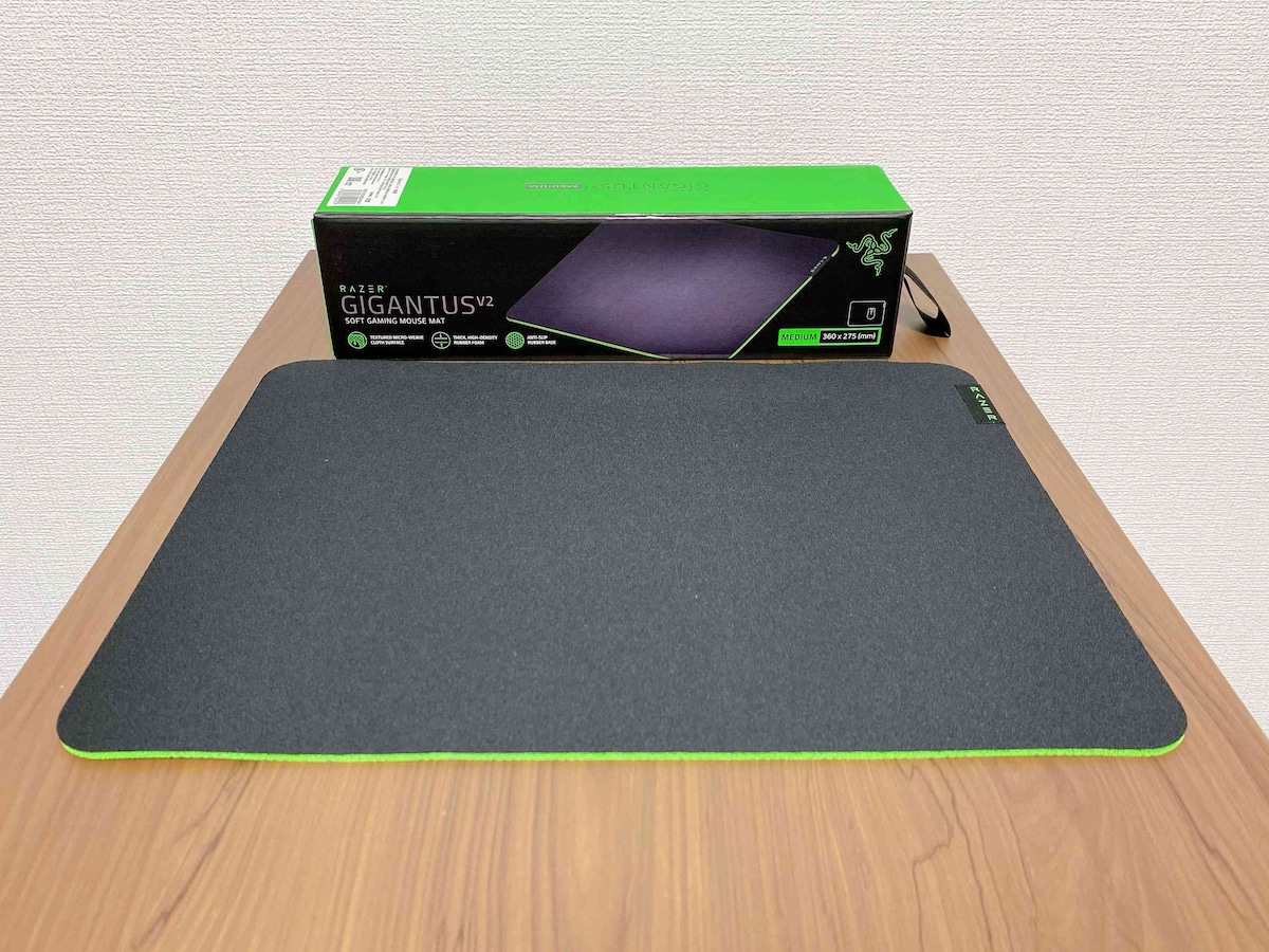 「これぞゲーミングマウスパッド」と思わせるスタイリッシュなデザイン