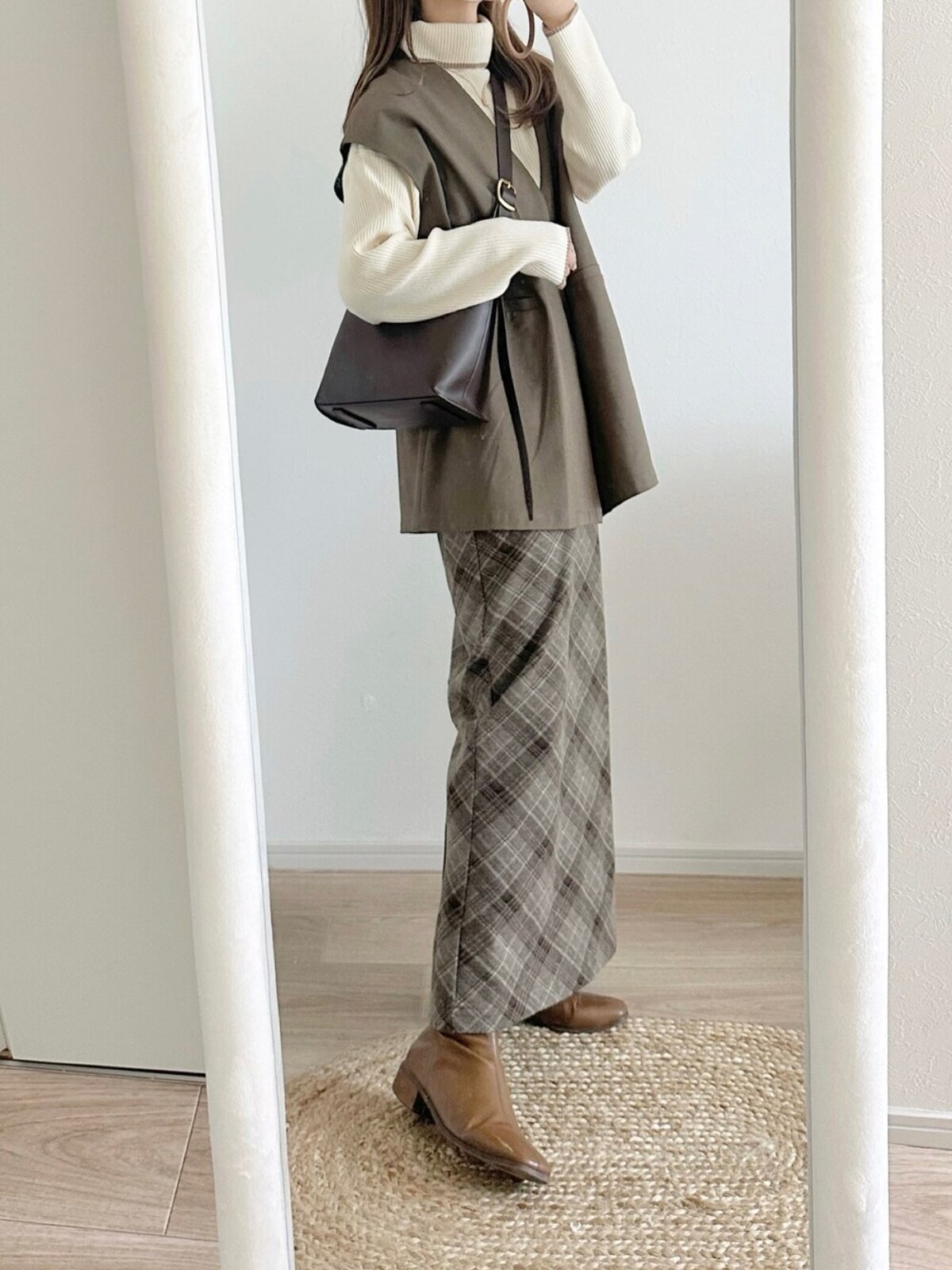 カジュアル過ぎず、きれいめに着こなしやすいところが大人向け　出典：WEAR