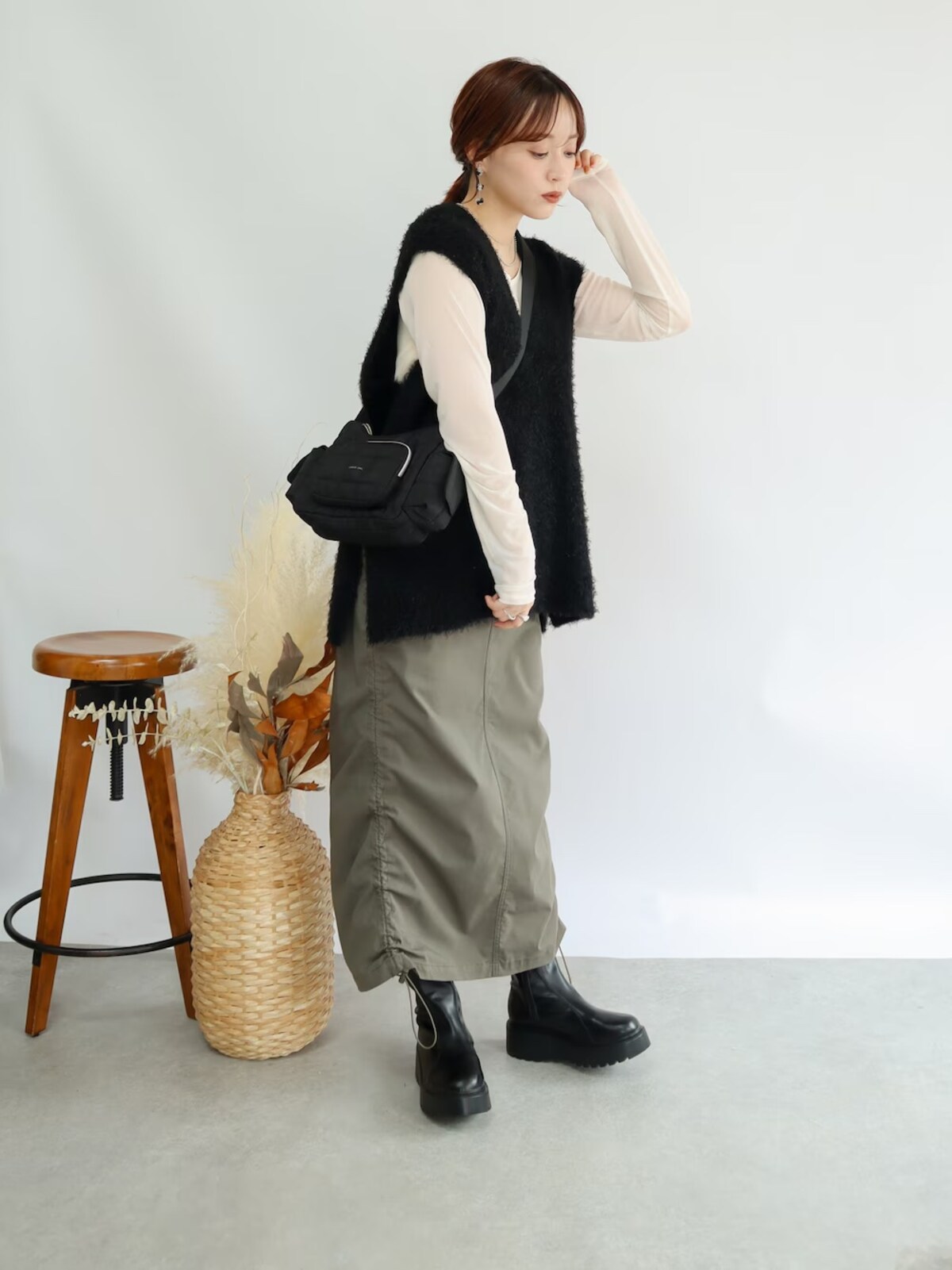シアートップス、スカート、バッグともにしまむらのアイテムです　出典：WEAR