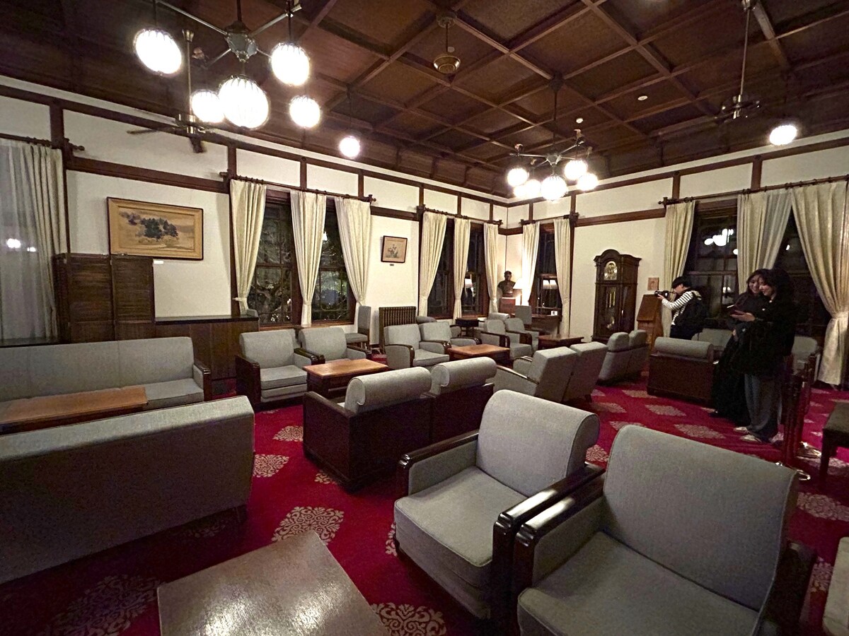 本館ロビー「桜の間」