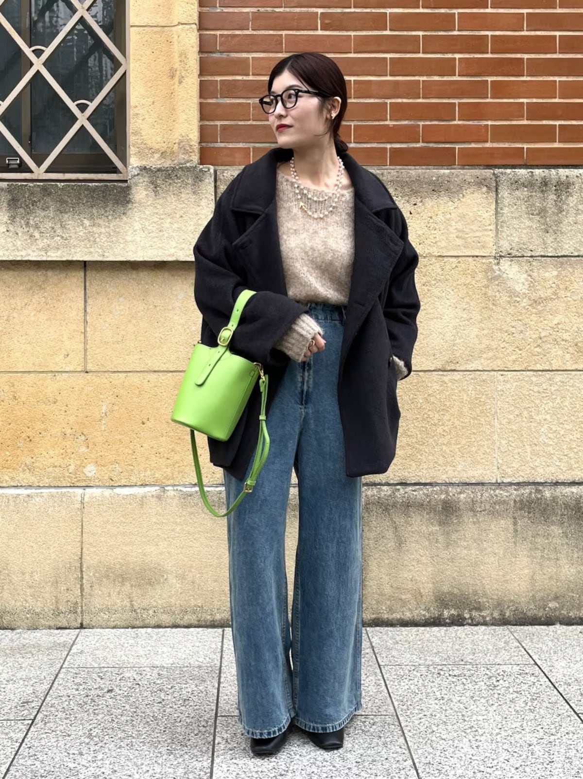 これからのシーズンも活躍しそうな明るいブルーのワイドデニム　出典：WEAR