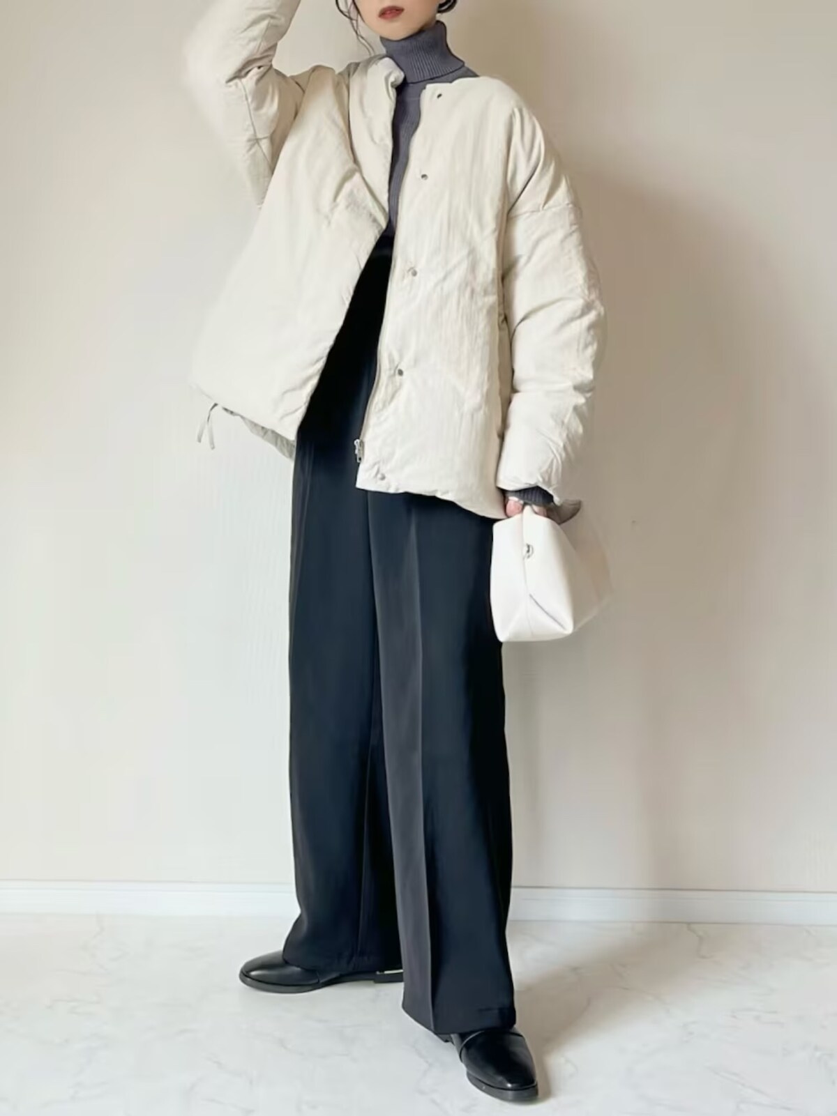 【OKコーデ】センタープレスのラインが入ったパンツでシャープさをプラス　出典：WEAR