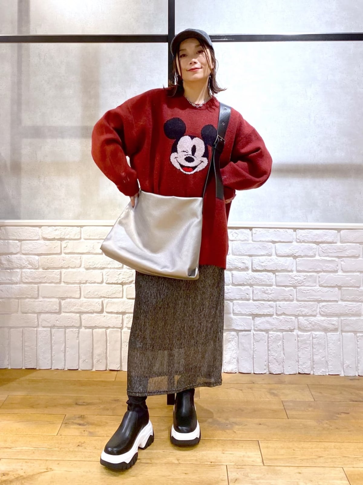 バレンタインを意識した「赤」コーデも2月にはおすすめ　出典：WEAR