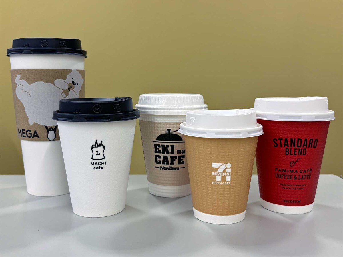 コンビニ4社のカフェラテカップが勢ぞろい！