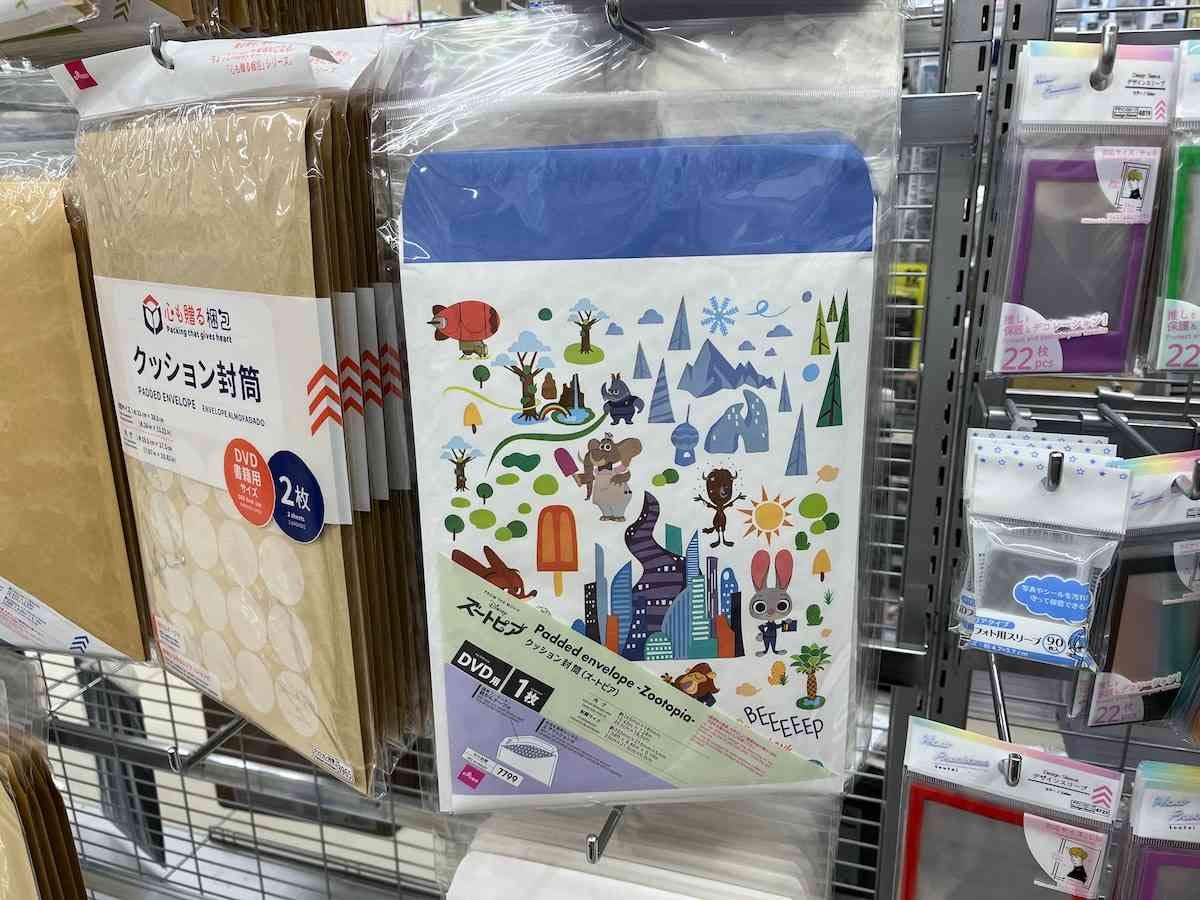 ダイソーの「クッション封筒、DVD用、1枚（ズートピア）」