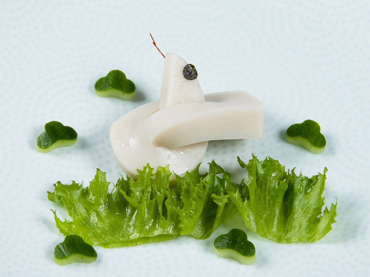 かまぼこで作った巳（蛇）が話題沸騰