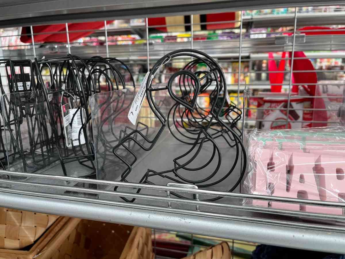 ダイソーの「アイアン置物（＆）」