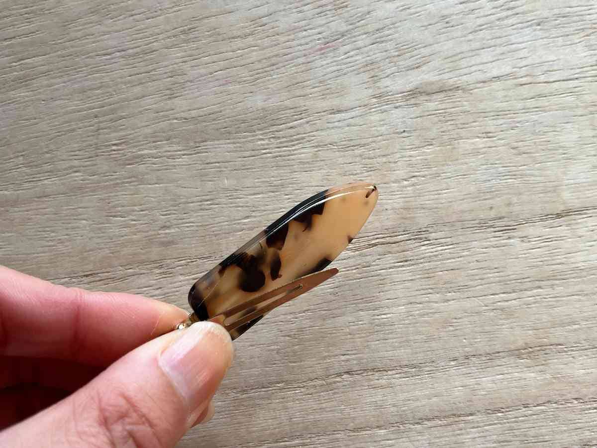 ブラウン系はべっ甲風