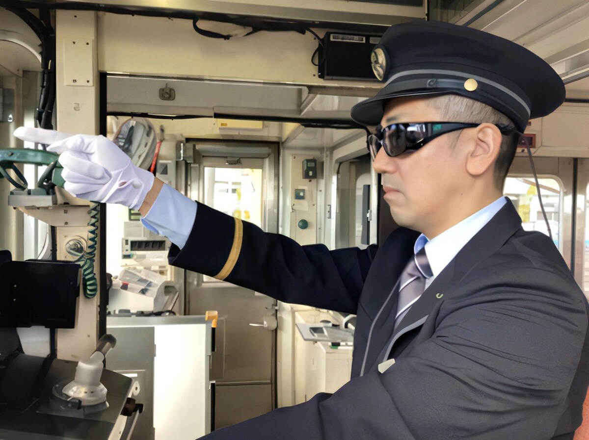 まるで『メン・イン・ブラック』な運転手