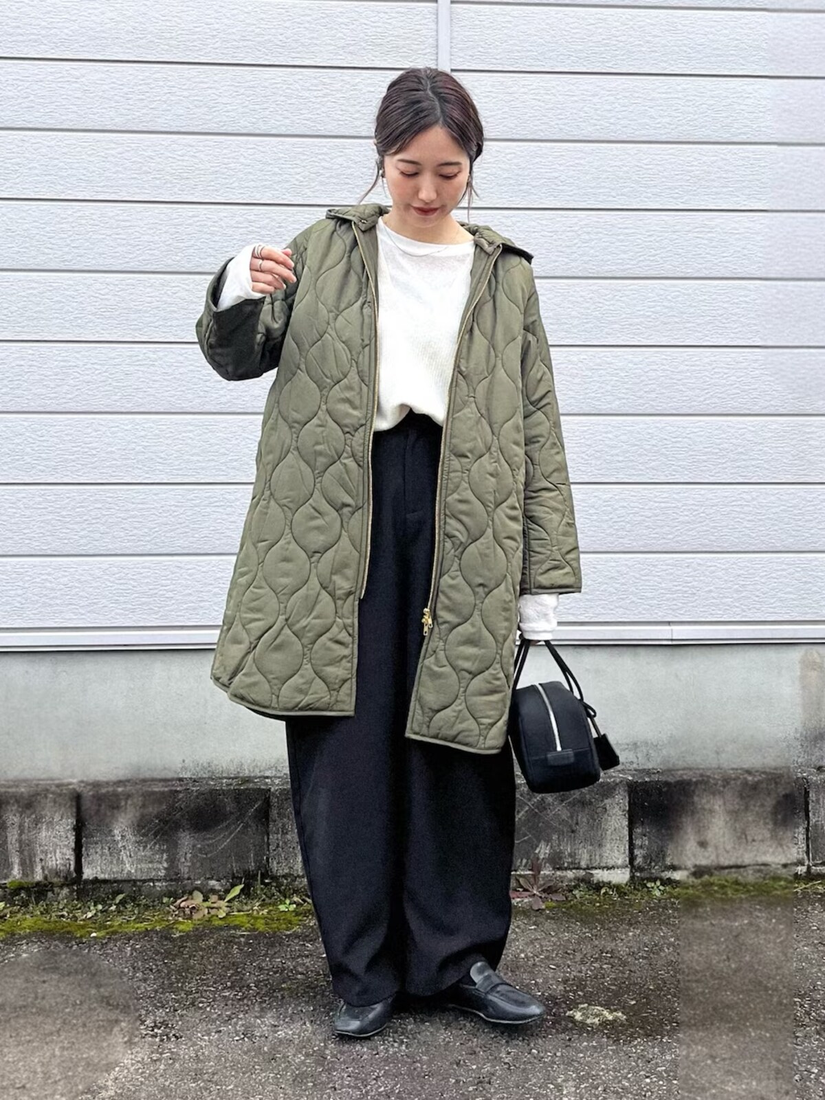 ゆるくウエストインまたはショート丈のトップス合わせがおすすめです　出典：WEAR
