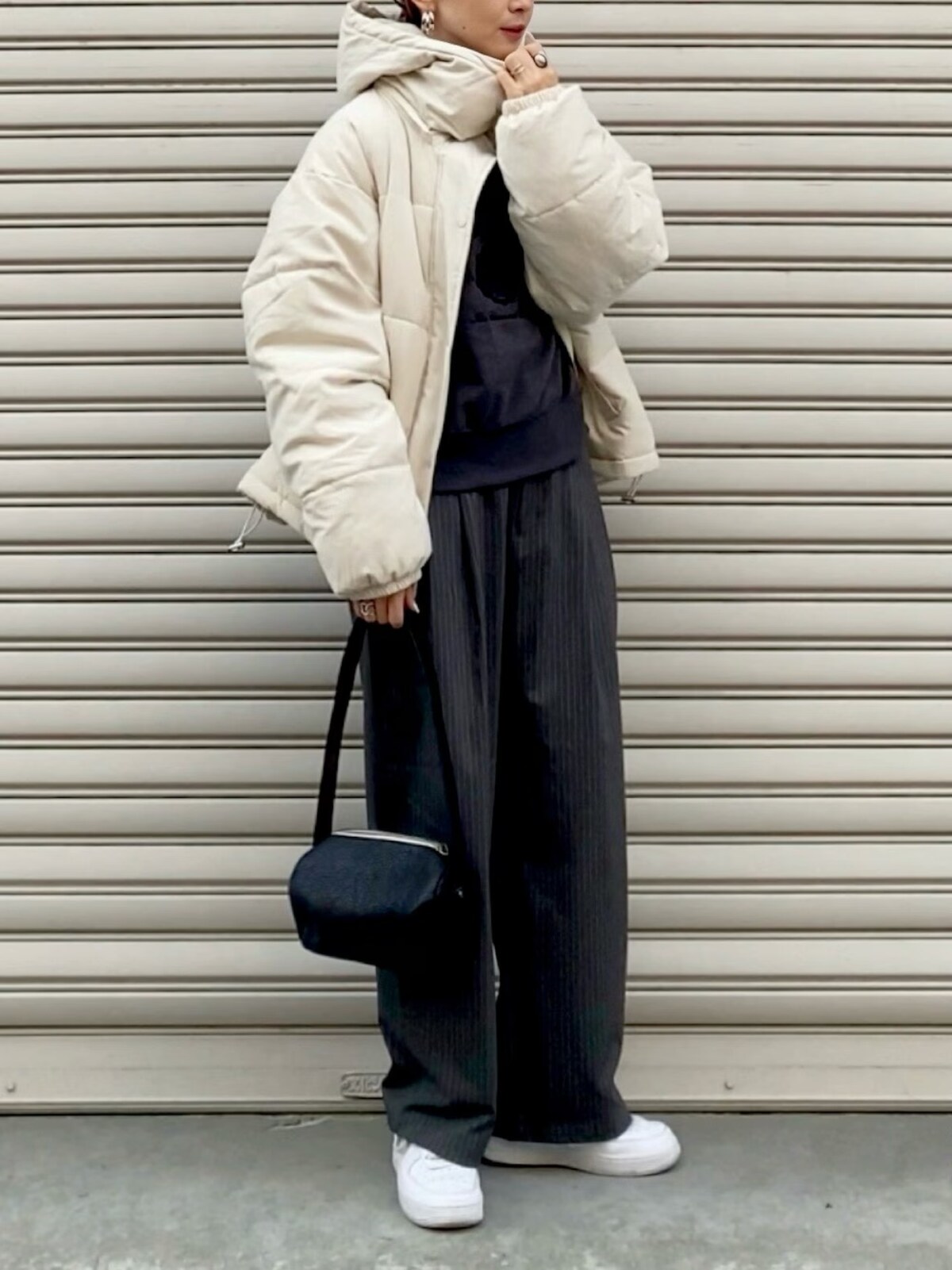 モノトーンなら大人も白ダウンのかわいいもこもこ感を楽しめる！　出典：WEAR