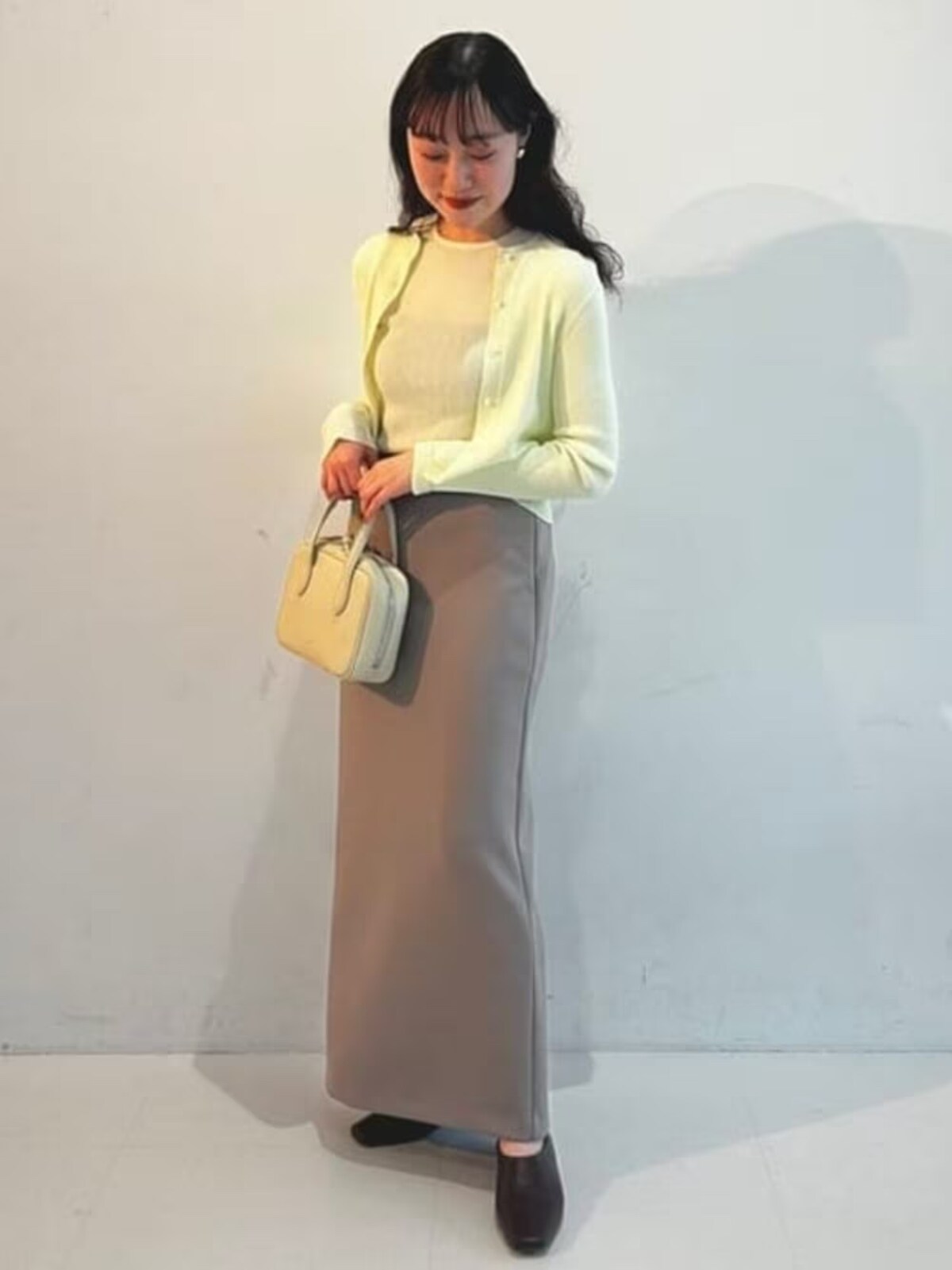 ほんのり透ける程度で網目の詰まった素材なら上品な印象です　出典：WEAR
