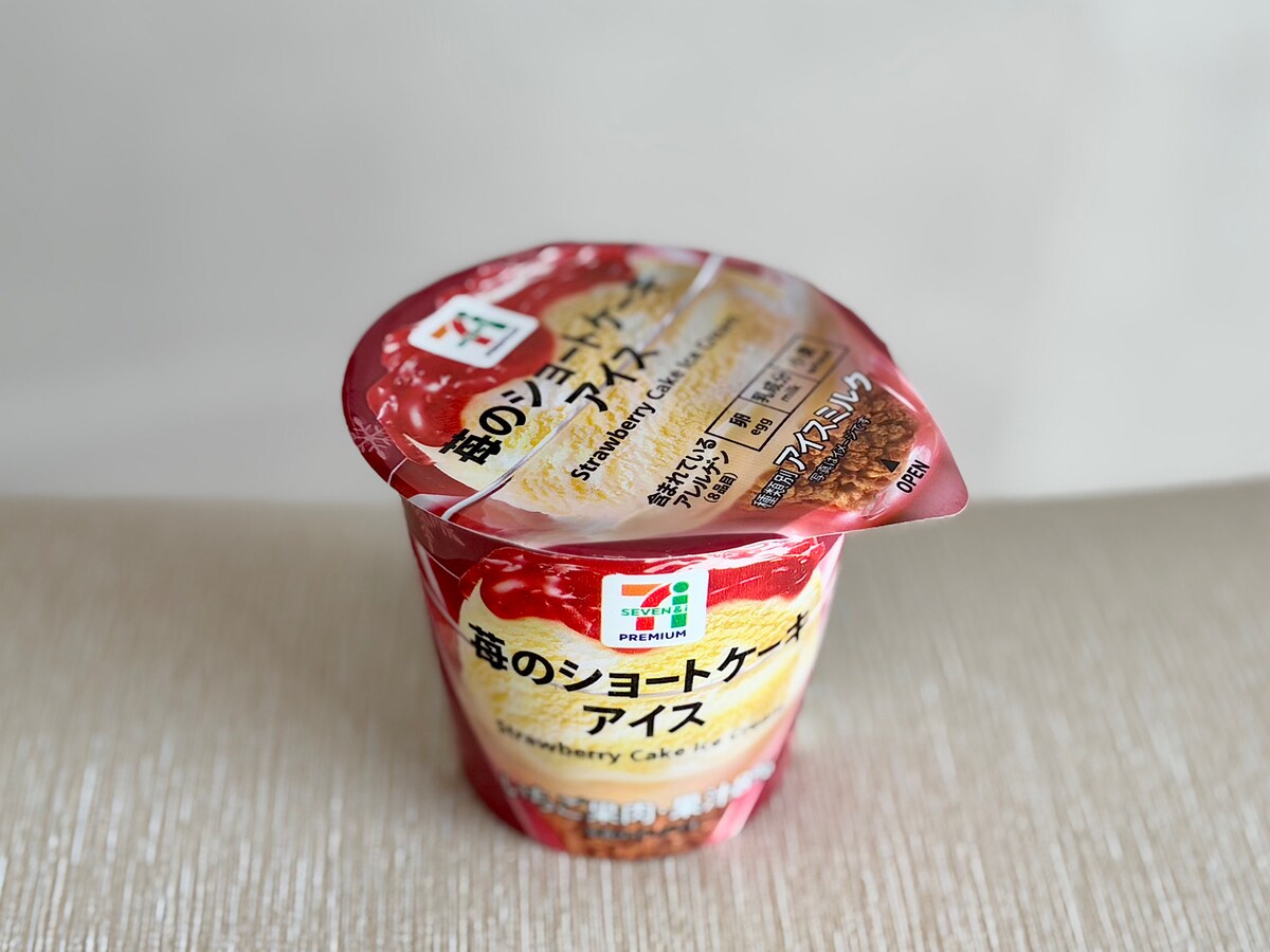 「苺のショートケーキアイス 98ml」 300円（税込）