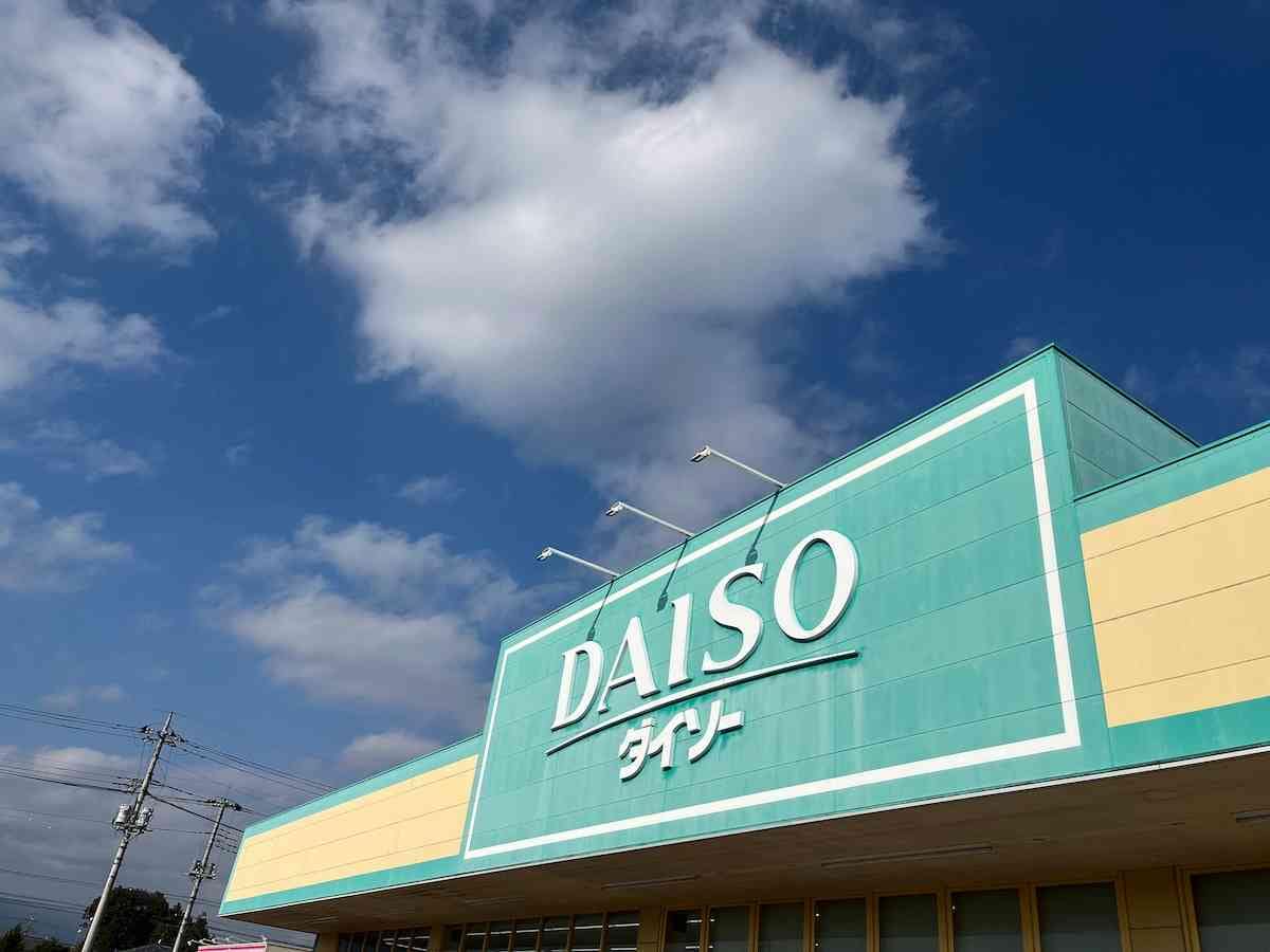 ダイソーの「ドリンクホルダー」があれば、飲み物もさっと取りやすい！
