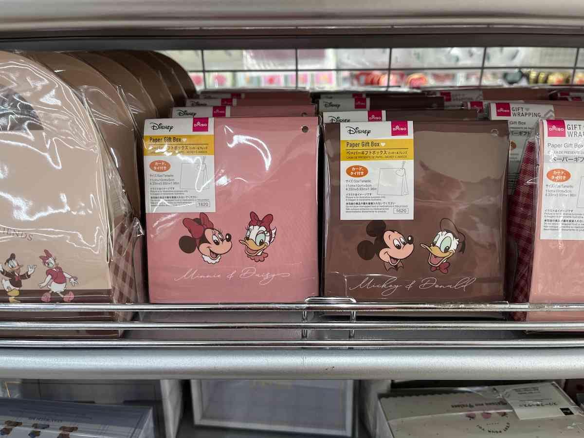 ダイソーの「ペーパーギフトボックス（ミッキー＆フレンズ）」