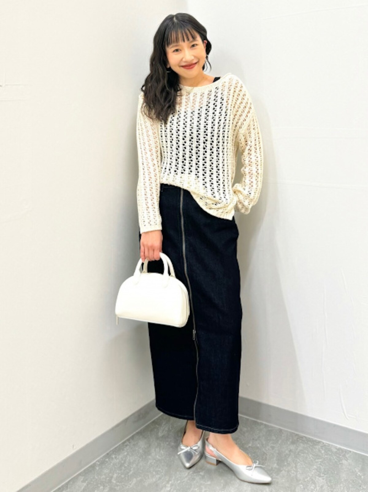 トレンドのメッシュニットと合わせて今年らしく 出典：StyleHint