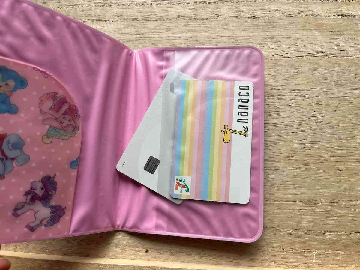 セリアの「パスポートケース」はカードケースとして使うこともできる