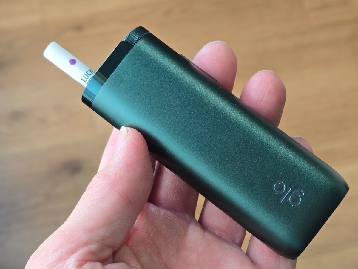 「glo HYPER」の限定カラー「エメラルドグリーン」