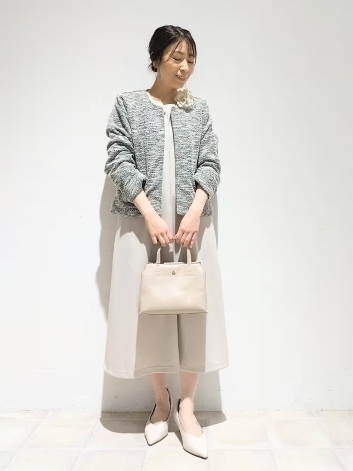 ワンピースにツイードジャケットは定番の上品な組み合わせです　出典：WEAR