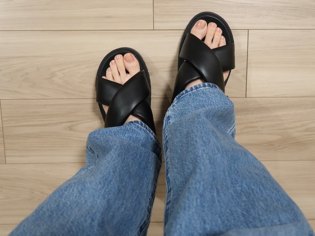 デニムやパンツと合わせるとこのような見え方に