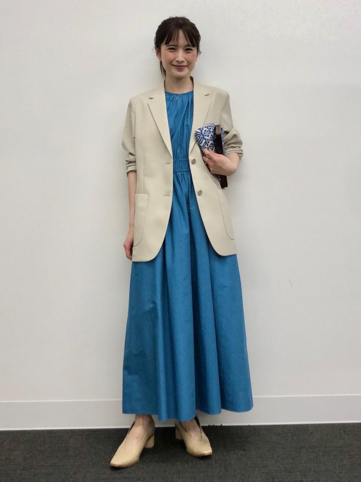 ジャケットを羽織ってきれいめにも着られます　出典：StyleHint